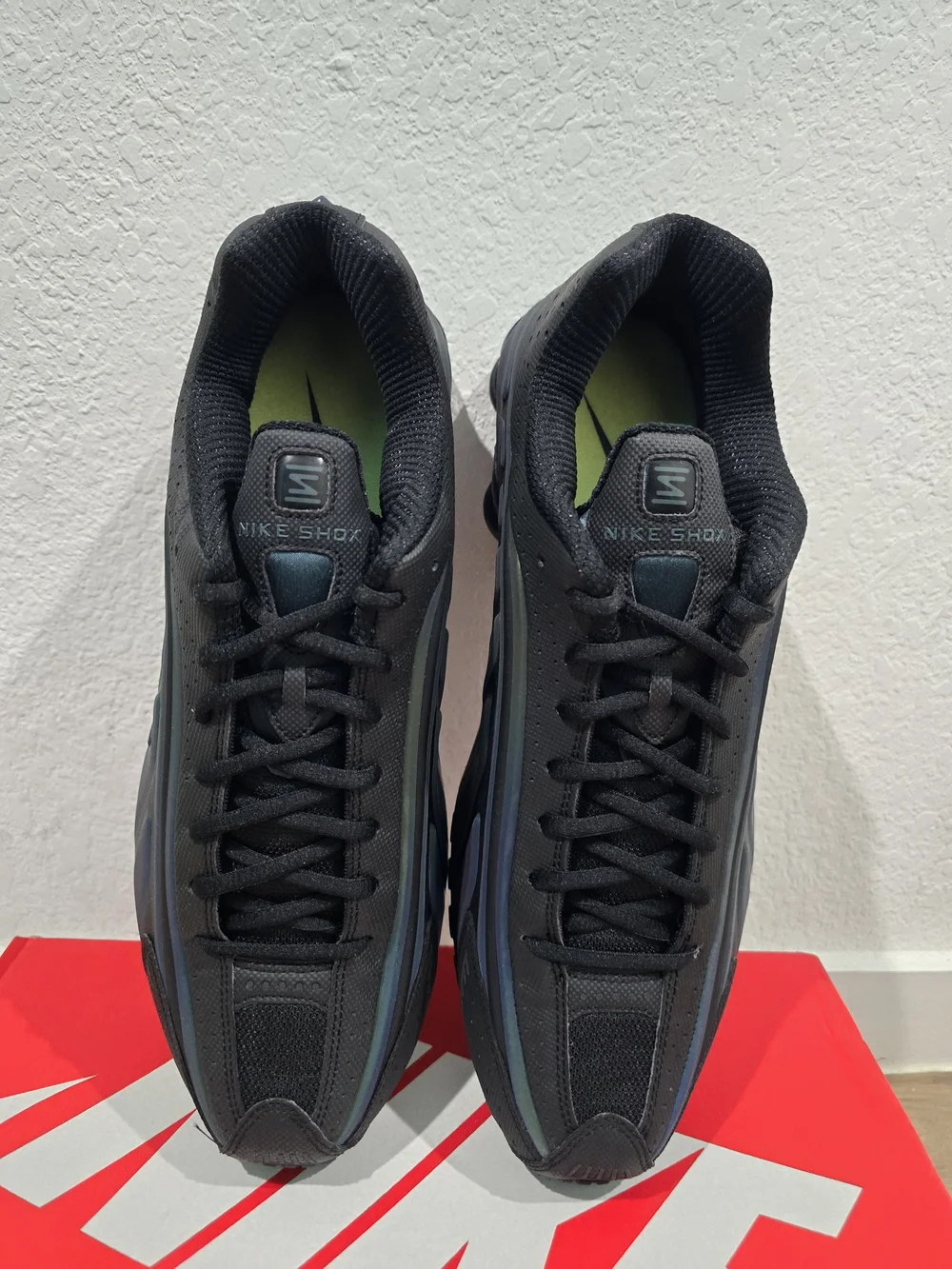 Nike Men’s Black Iridescent Shox Running Shoes